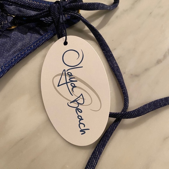 Bikini - Picture 4 of 11